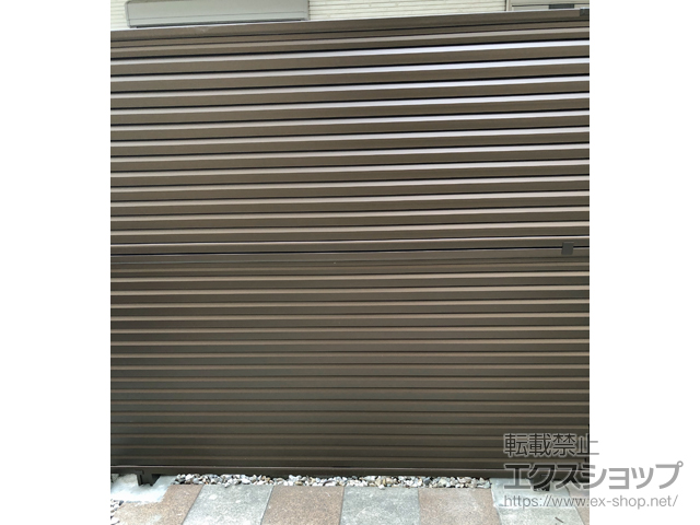 東京都江戸川区のの ミエーネフェンス 目隠しルーバータイプ 2段支柱 自立建て用（パネル2段） 施工例