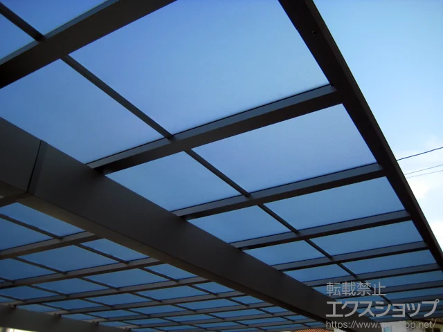 広島県広島市のYKKAPのカーポート エフルージュ トリプル 積雪〜20cm対応 施工例