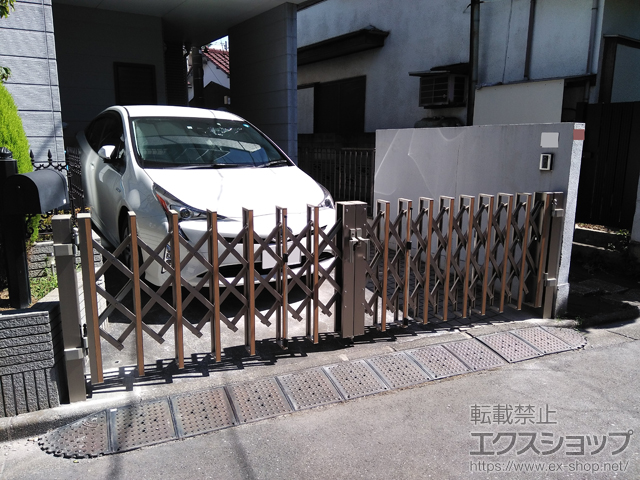 東京都杉並区ののカーゲート アルシャインHG ノンキャスター 両開き親子 (170+220)W 施工例