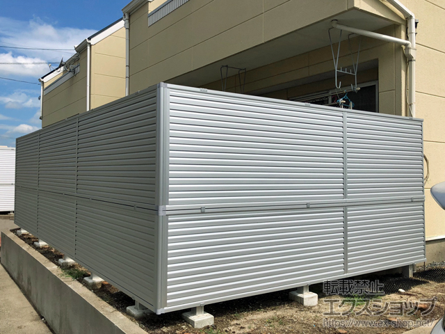 福岡県久留米市ののフェンス・柵 ミエーネフェンス 目隠しルーバータイプ 2段支柱 自立建て用（パネル2段） 施工例