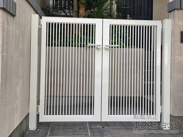 兵庫県川西市のの門扉 プレスタ門扉 2型 細たて桟 両開き 柱使用 施工例