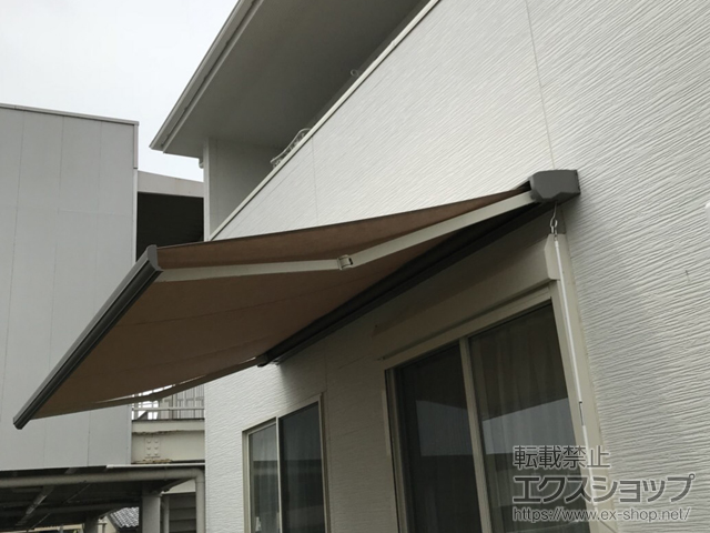 群馬県前橋市のLIXIL リクシル（トステム）のオーニング・日よけ 彩風 あやかぜ C型 手動式 施工例