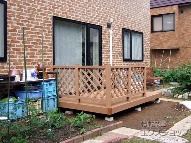北海道北広島市ののウッドデッキ リウッドデッキ 200＋リウッドデッキフェンス2型＜ラチス格子＞ 施工例