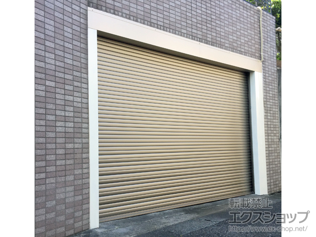 神奈川県川崎市のLIXIL リクシル（トステム）のガレージシャッター ガレージシャッタークワトロ 電動式 内部付タイプ※外部停電時開閉機構 施工例