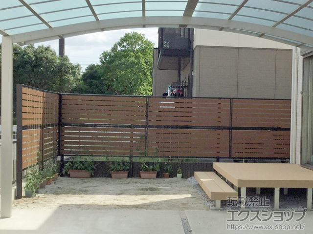 福岡県北九州市ののフェンス・柵 モクアルフェンス 横板タイプ 2段支柱 自立建て用 （パネル2段） 施工例