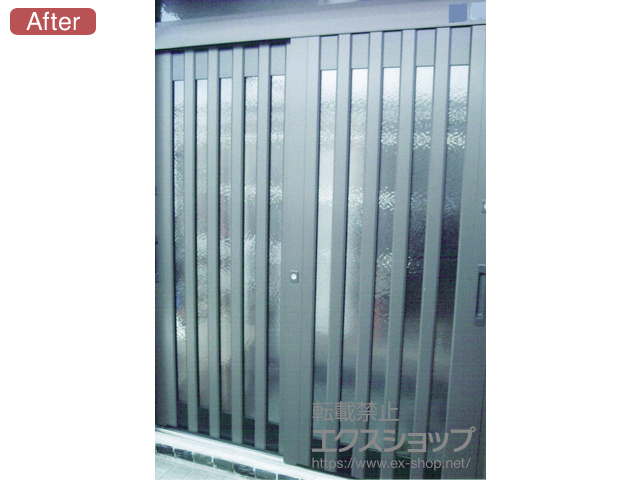 大阪府吹田市のLIXIL リクシル（トステム）の玄関ドア リシェント玄関引戸 SG仕様 2枚建戸 ランマ付 55型（縦通し） 施工例