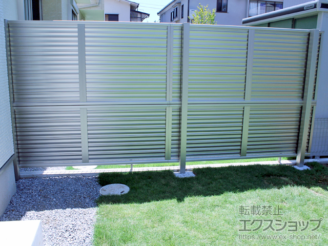 千葉県松戸市のの ミエーネフェンス 目隠しルーバータイプ 2段支柱 自立建て用（パネル2段） 施工例