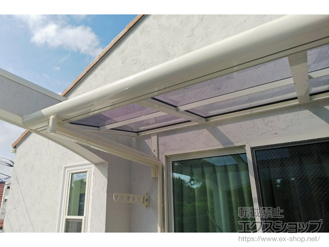 神奈川県横浜市のLIXIL リクシル（トステム）のバルコニー・ベランダ屋根 パワーアルファ F型 ルーフタイプ 単体 積雪〜30cm対応 施工例