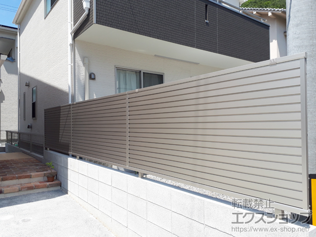 広島県呉市ののフェンス・柵 シンプレオフェンス5型 横目隠し 自由柱施工 施工例