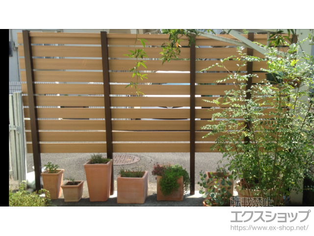 東京都福生市ののフェンス・柵 マイティウッド デコ 横貼り10段 隙間20mm 施工例