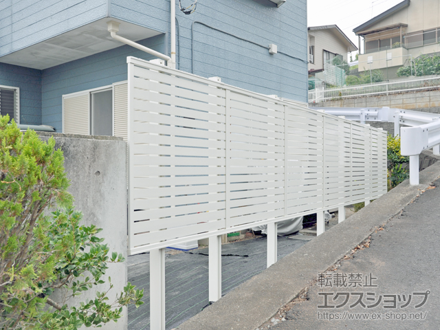 山梨県甲斐市ののフェンス・柵 プレスタフェンス7Y型 アルミ多段柱使用（パネル1段） 施工例