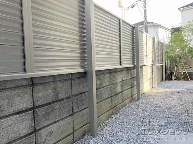 神奈川県横浜市ののフェンス・柵 ミエーネフェンス 目隠しルーバータイプ 2段支柱 自立建て用（パネル1段） 施工例