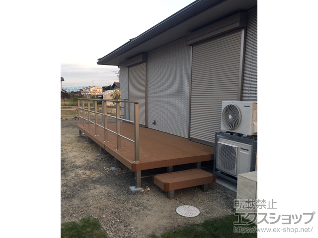 愛知県稲沢市ののウッドデッキ リウッドデッキ 200＋独立式　リウッド　ステップ2型＋ルシアス　デッキフェンス　B03型〈横格子2本〉 施工例
