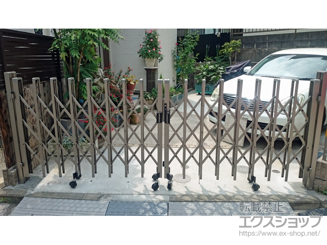 神奈川県横浜市ののカーゲート トリップゲート RC型 ノンレール 両開き 38W(19S+19M) 施工例