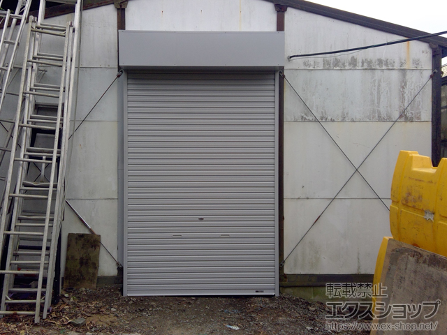 福岡県筑紫郡那珂川町ののガレージシャッター プラテアII スチールタイプ 手動式 施工例