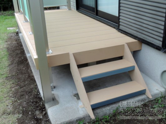 宮崎県宮崎市ののウッドデッキ リウッドステップ5型 Sタイプ(2段)＋ルシアスデッキフェンスB04型＜ポリカパネルタイプ＞ 施工例