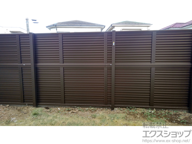 東京都立川市ののフェンス・柵 ミエーネフェンス 目隠しルーバータイプ 2段支柱 自立建て用（パネル2段） 施工例