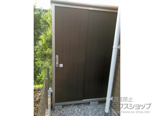 滋賀県長浜市のの物置・屋外倉庫 エスモ 一般型 1797×520×1959 ESE-1805A-DW 施工例