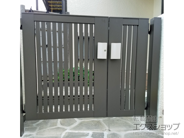 埼玉県上尾市のの門扉 ライシス門扉 4型 太たて桟 両開き親子 柱使用 施工例