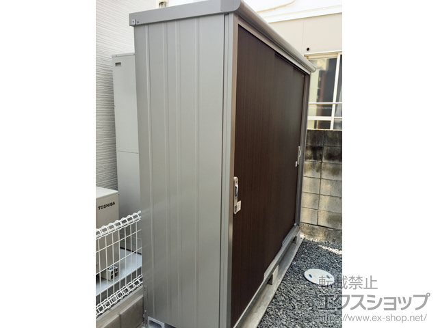 和歌山県和歌山市のの物置・屋外倉庫 エスモ 一般型 2100×650×1959 ESE-2106A-DW 施工例