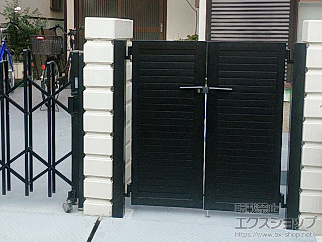 大阪府茨木市のの門扉 【特注】プレスタ門扉 5型 横目隠し 両開き 柱使用 施工例