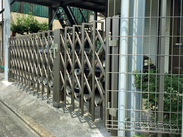 神奈川県相模原市ののカーゲート アルシャインHG ノンキャスター 両開き親子 （130+280W） 施工例