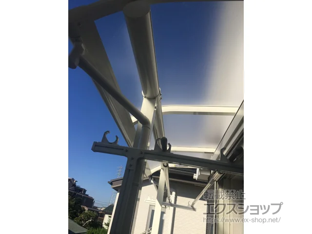 東京都練馬区のYKKAPのバルコニー・ベランダ屋根 ヴェクターテラス R型 屋根タイプ 単体 積雪～20cm対応 施工例