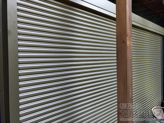 長野県北安曇郡白馬村のLIXIL リクシル（トステム）の窓シャッター リフォームシャッター イタリヤ リモコン電動式 *連窓仕様 施工例