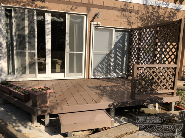 茨城県土浦市ののウッドデッキ リウッドデッキ 200＋独立式リウッドステップ2型＋リウッドデッキフェンス2型、ハイパーティション2型 ラチス格子 施工例