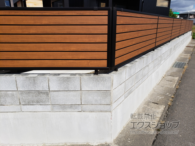 青森県青森市ののフェンス・柵 モクアルフェンス 目隠しタイプ 自由柱施工 施工例