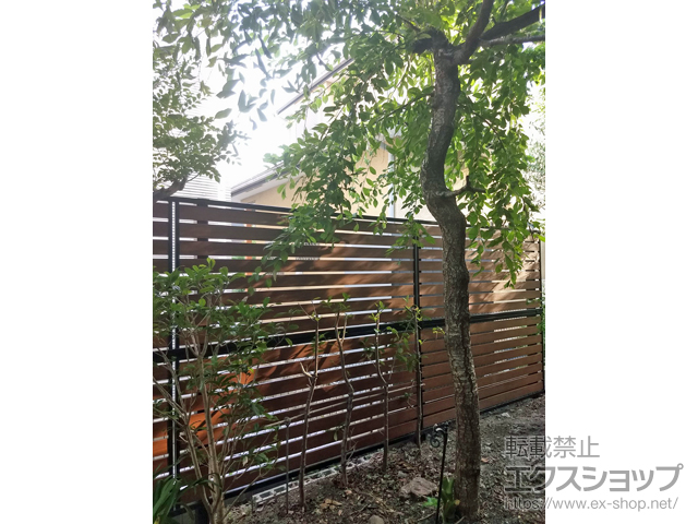 埼玉県越谷市ののフェンス・柵 モクアルフェンス 横板タイプ 2段支柱 自立建て用（パネル2段） 施工例