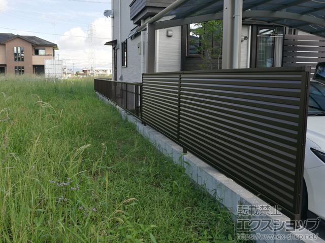 福岡県三潴郡大木町ののフェンス・柵 ミエーネフェンス 目隠しルーバータイプ 自由柱施工〈2〉 施工例