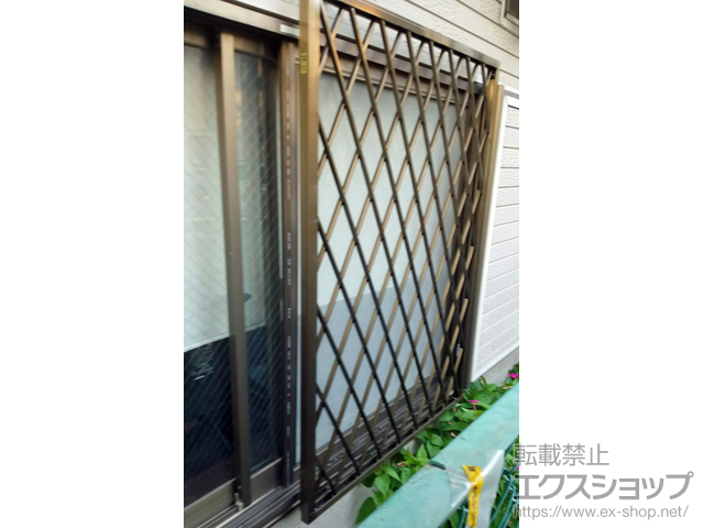 神奈川県横浜市のLIXIL リクシル（トステム）の面格子・窓格子 【特注】アルミ面格子 ヒシクロス 施工例