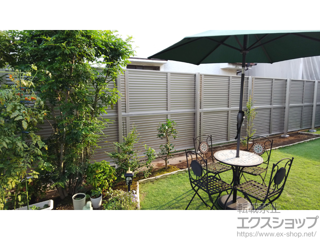 神奈川県横浜市ののフェンス・柵 ミエーネフェンス 目隠しルーバータイプ 2段支柱 自立建て用（パネル2段） 施工例