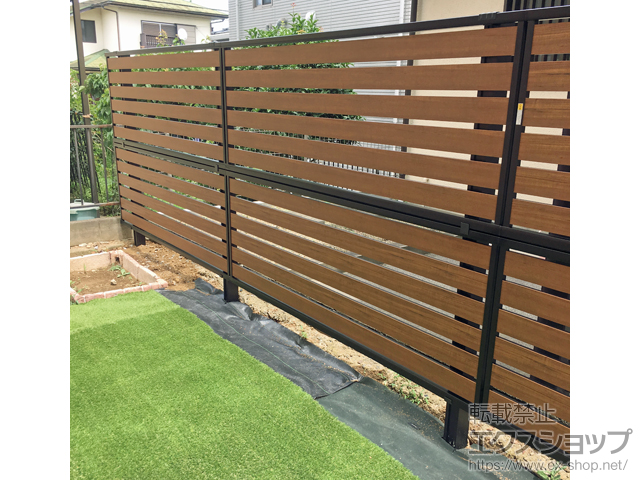 千葉県野田市ののフェンス・柵 モクアルフェンス 横板タイプ 2段支柱 自立建て用（パネル2段） 施工例