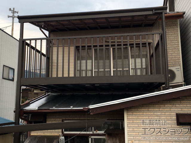 静岡県静岡市のLIXIL リクシル（トステム）のバルコニー ビューステージHスタイル 縦太格子 単体 柱建て式+屋根置き式 施工例