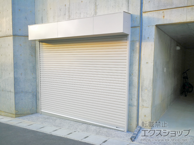 神奈川県川崎市ののガレージシャッター プラテアII スチールタイプ 内蔵 電動式 施工例