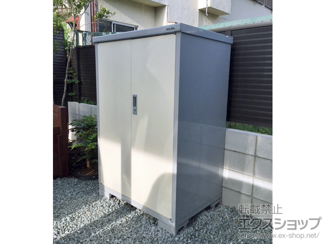 兵庫県西宮市のの物置・屋外倉庫 アイビーストッカー 1100×755×1603（BJX-117D） BJX-117D-FW 施工例