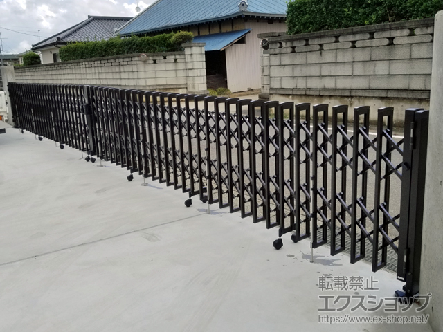 茨城県下妻市ののカーゲート エクモアH キャスタータイプ 両開きタイプ 116W（58S+58M） 施工例