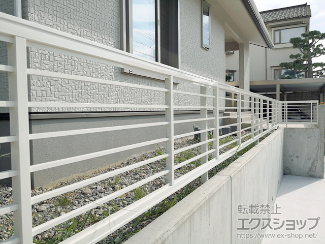 富山県射水市ののフェンス・柵 プレスタフェンス 1型 細横桟 フリーポールタイプ 施工例