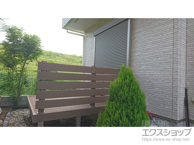 埼玉県さいたま市ののウッドデッキ リウッドデッキ 200＋デッキフェンス　3型〈横スリット〉 施工例