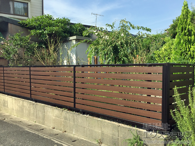 福岡県糸島市ののフェンス・柵 モクアルフェンス 横板タイプ 自由柱施工 施工例