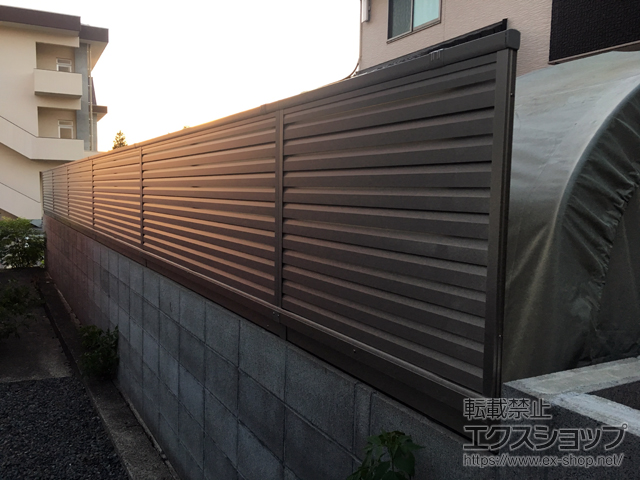 愛媛県東温市ののフェンス・柵 ミエーネフェンス 目隠しルーバータイプ 自由柱施工 施工例