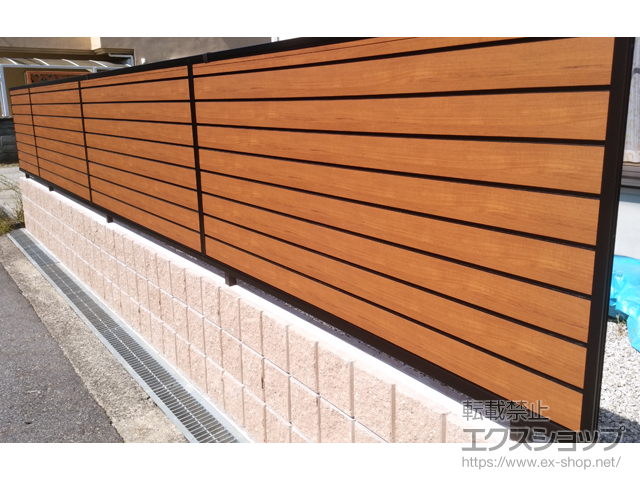 奈良県橿原市ののフェンス・柵 ルシアスフェンスF02型 横目隠し 複合カラー 自由柱施工 施工例