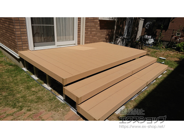 千葉県鎌ケ谷市ののウッドデッキ リウッドデッキ 200＋リウッドデッキ200　段床セット　正面タイプ　2段 施工例