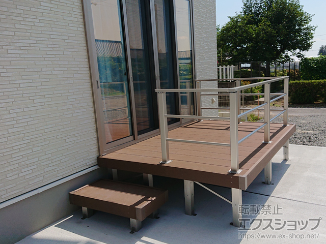 宮城県大崎市ののウッドデッキ リウッドデッキ 200＋ルシアスデッキフェンスB03型〈横格子2本タイプ〉 施工例