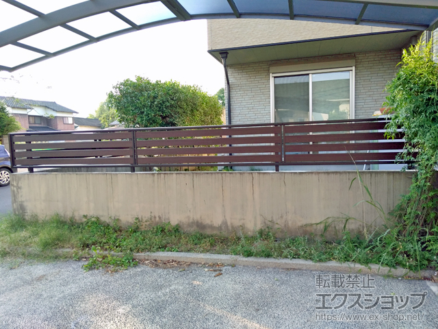 佐賀県小城市ののフェンス・柵 ルシアスフェンスF04型 横板 木目カラー 自由柱施工 施工例