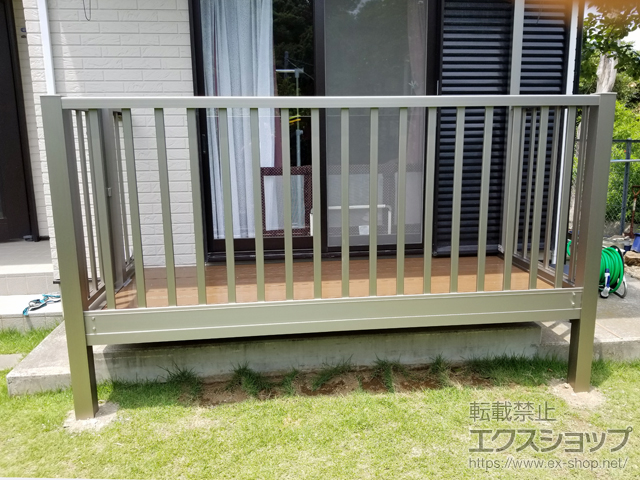 神奈川県横浜市のLIXIL リクシル（トステム）のバルコニー ビューステージFスタイル 単体 庭置き式 施工例