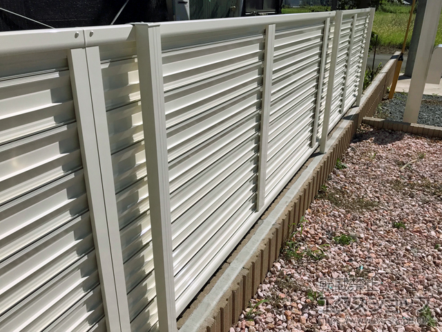 茨城県つくば市ののフェンス・柵 ミエーネフェンス 目隠しルーバータイプ 自由柱施工 施工例