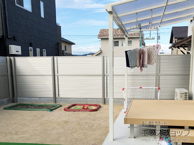 山口県防府市ののフェンス・柵 ミエーネフェンス 目隠しルーバータイプ 2段支柱 自立建て用（パネル2段） 施工例